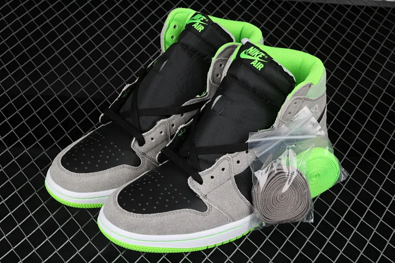 All Categories Air Jordan Jordan Series Basketball Shoes Air Jordan 1 High Air Jordan 1 Retro OG "Neutral Green" AJ1 SP19 Limited Joe 1 Versatile Cultural Basketball Shoes "Gray Black Fluorescent Green Luminous" 555088-070